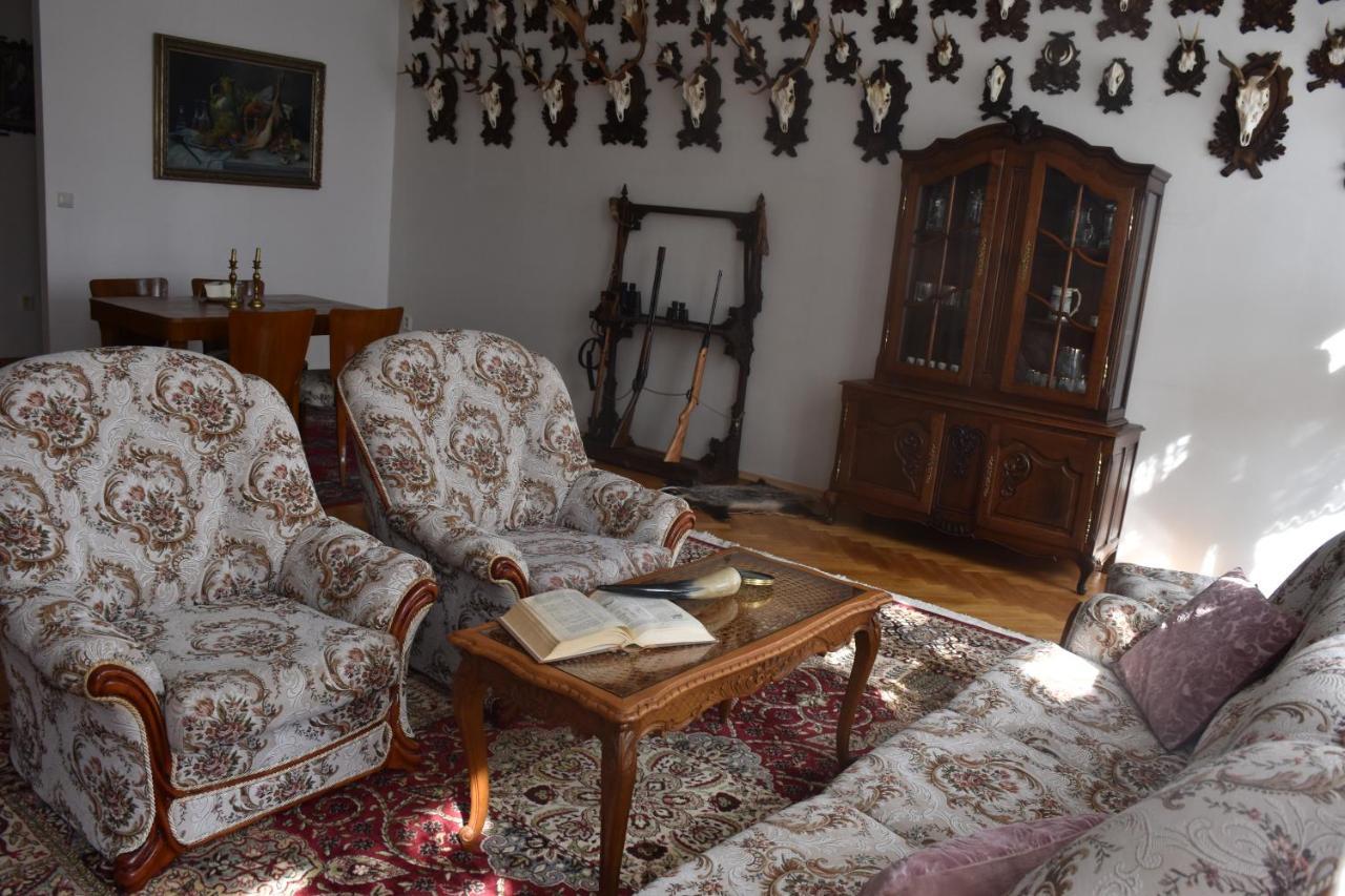 Lovecký Apartmán na náměstí ve Frenštátě pod Radhoštěm Frenštát pod Radhoštěm Exterior foto